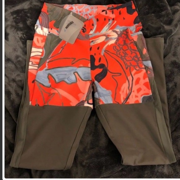 NIKKI BLACKKETTER PRINT LEGGINGS - Picture 2 of 3